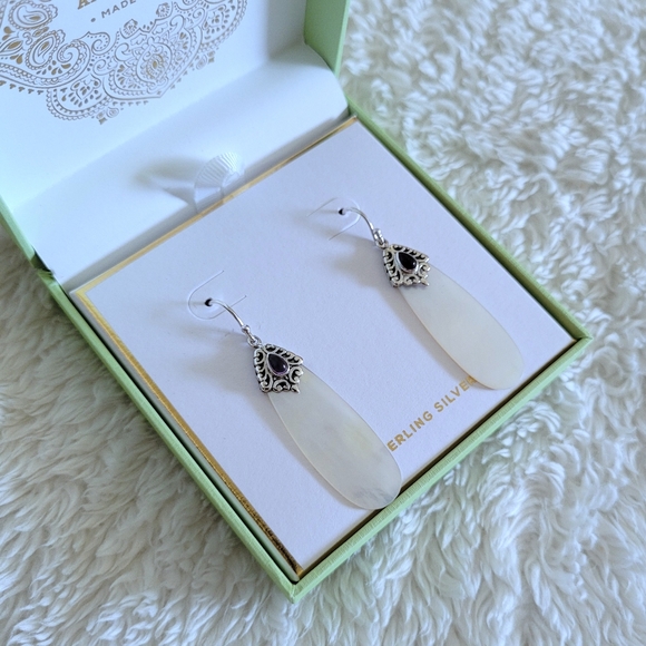 Annika Witt Teardrop💧 Shaped Mother of Pearl Earrings - NIB - Picture 13 of 14